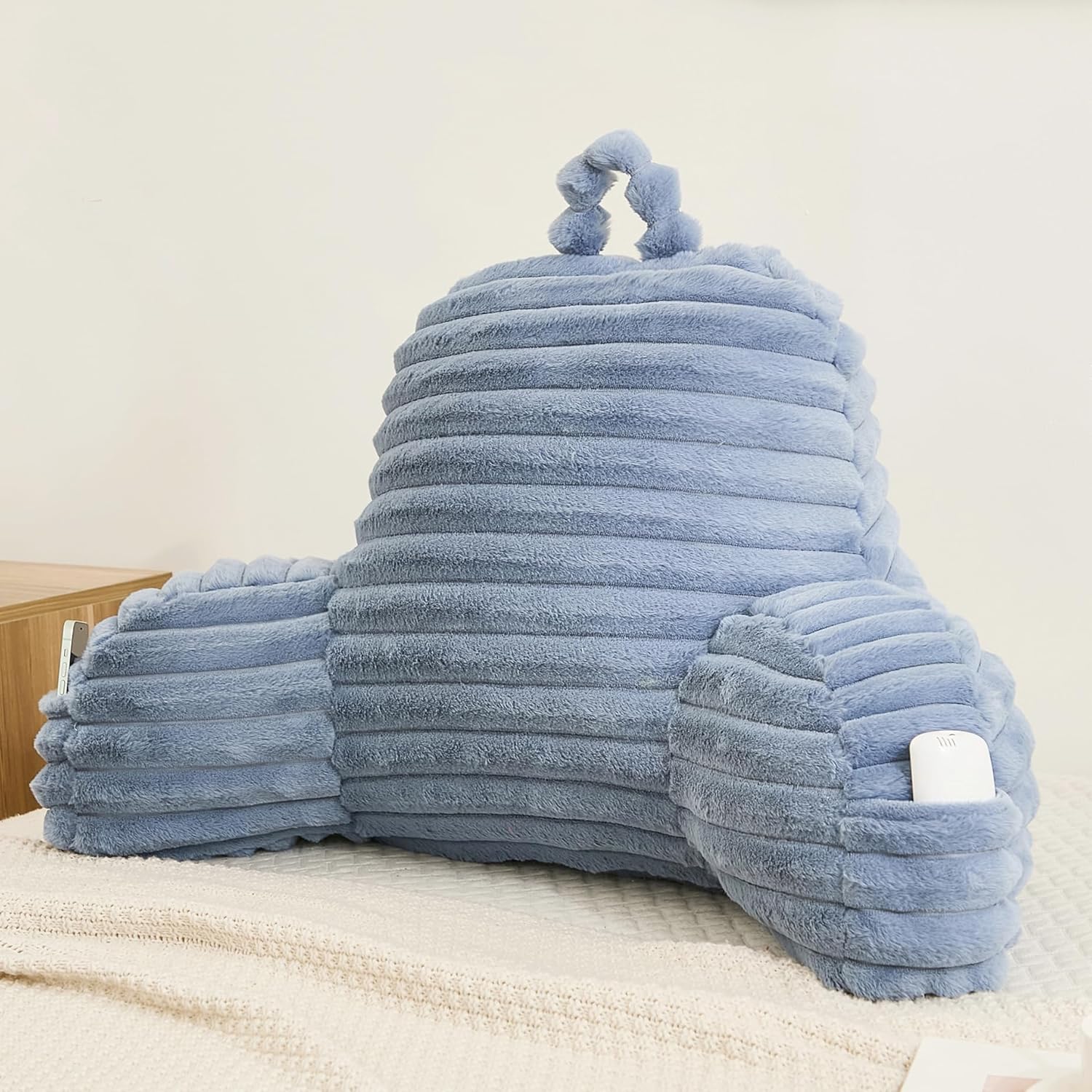 81tOQZKoU3L._AC_SL1500_.jpg Faux Fur Reading Pillow with Pockets Plush - Image 1